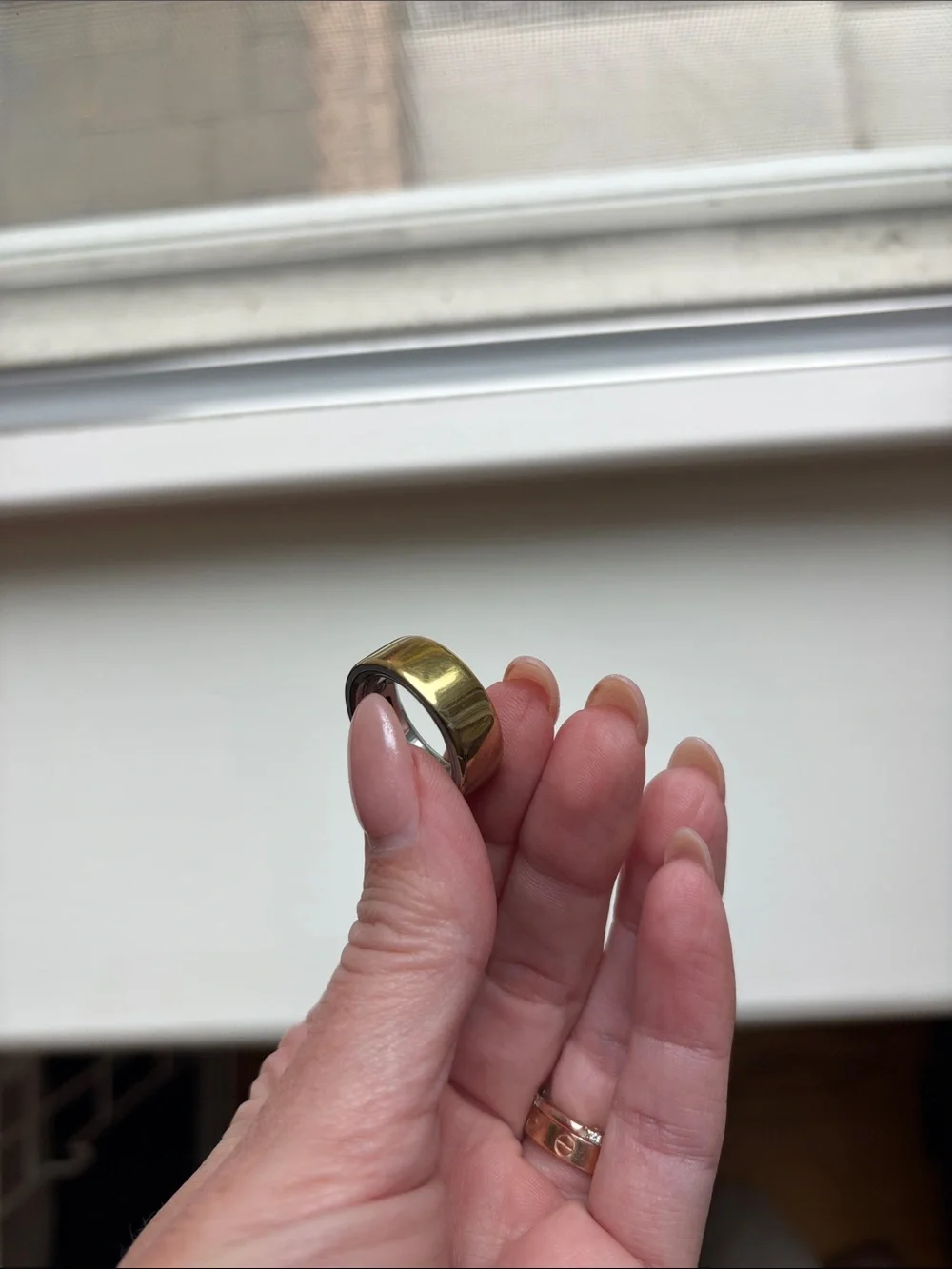 Oura Gold size 6 Ring Charger with Gray Dock Gen 4
